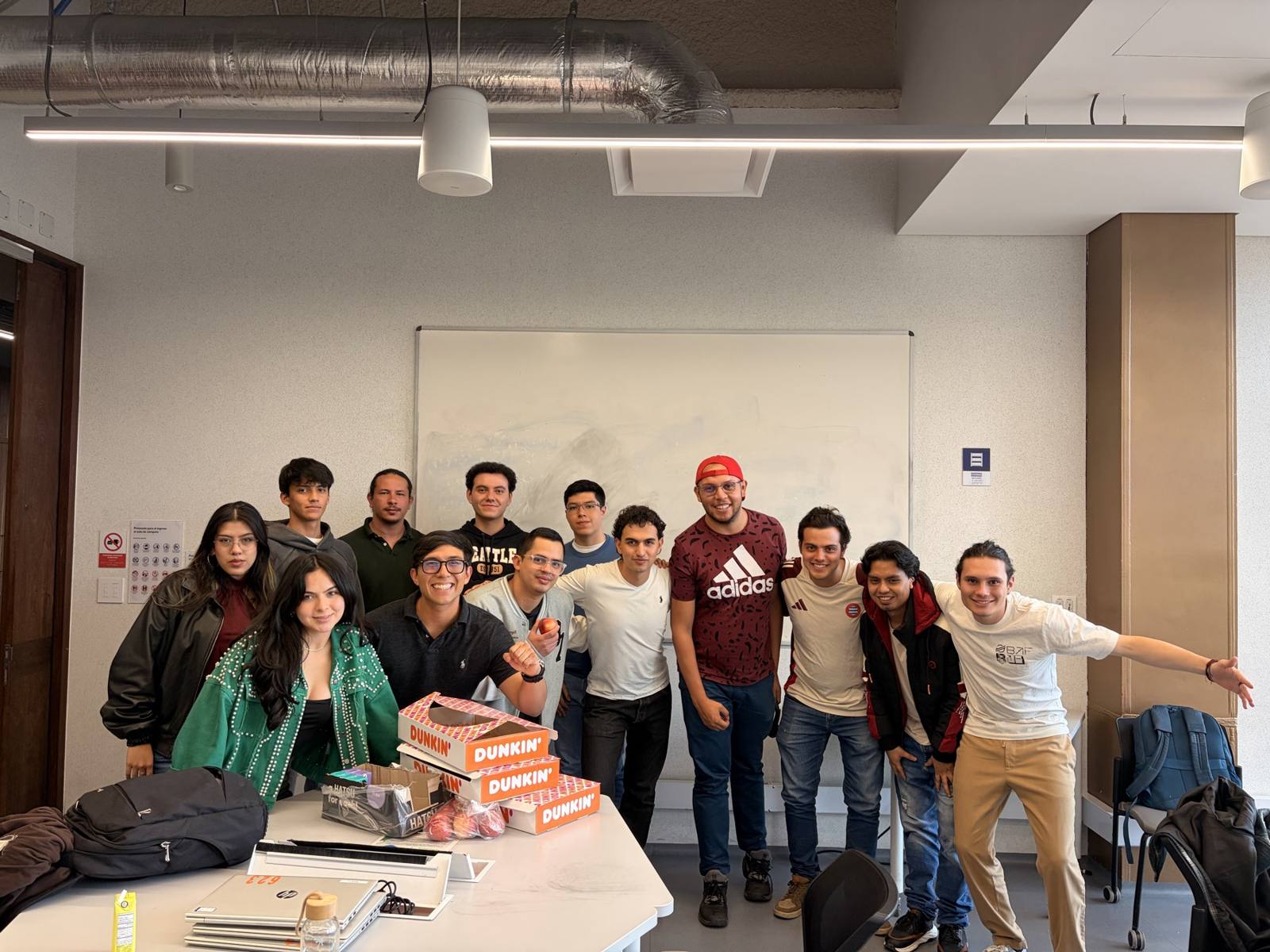 Foto de grupo al cierre de la sesión 1